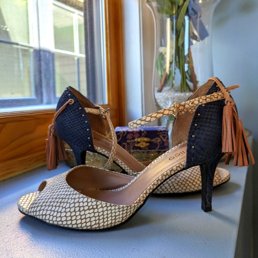 Klub Nico leather beige and blue heels